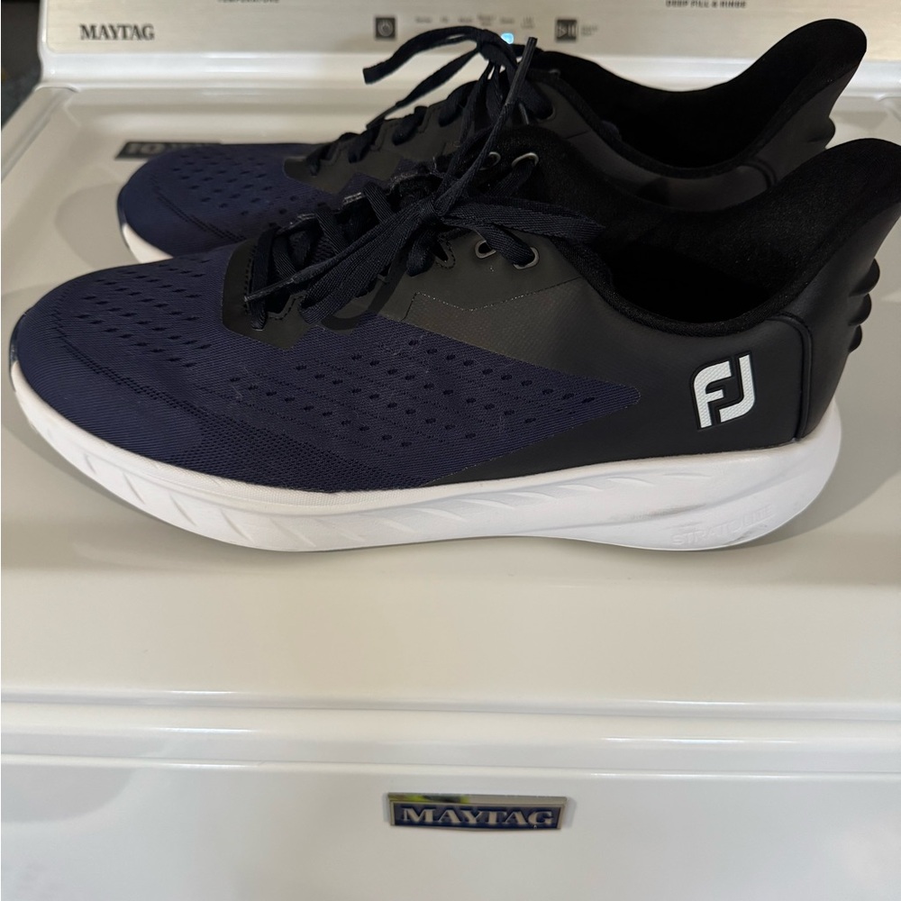FootJoy Navy and Black golf shoes literally new